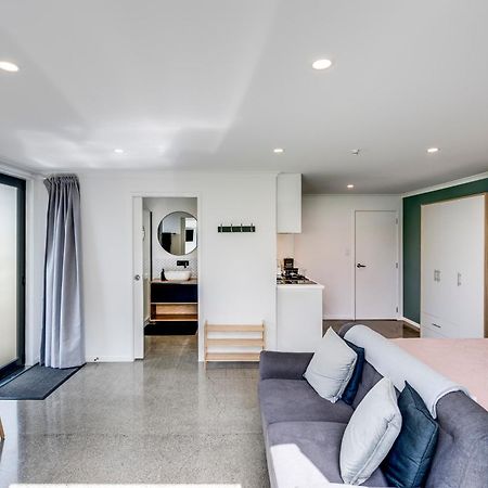 Modern Studio Near Clive River Екстер'єр фото