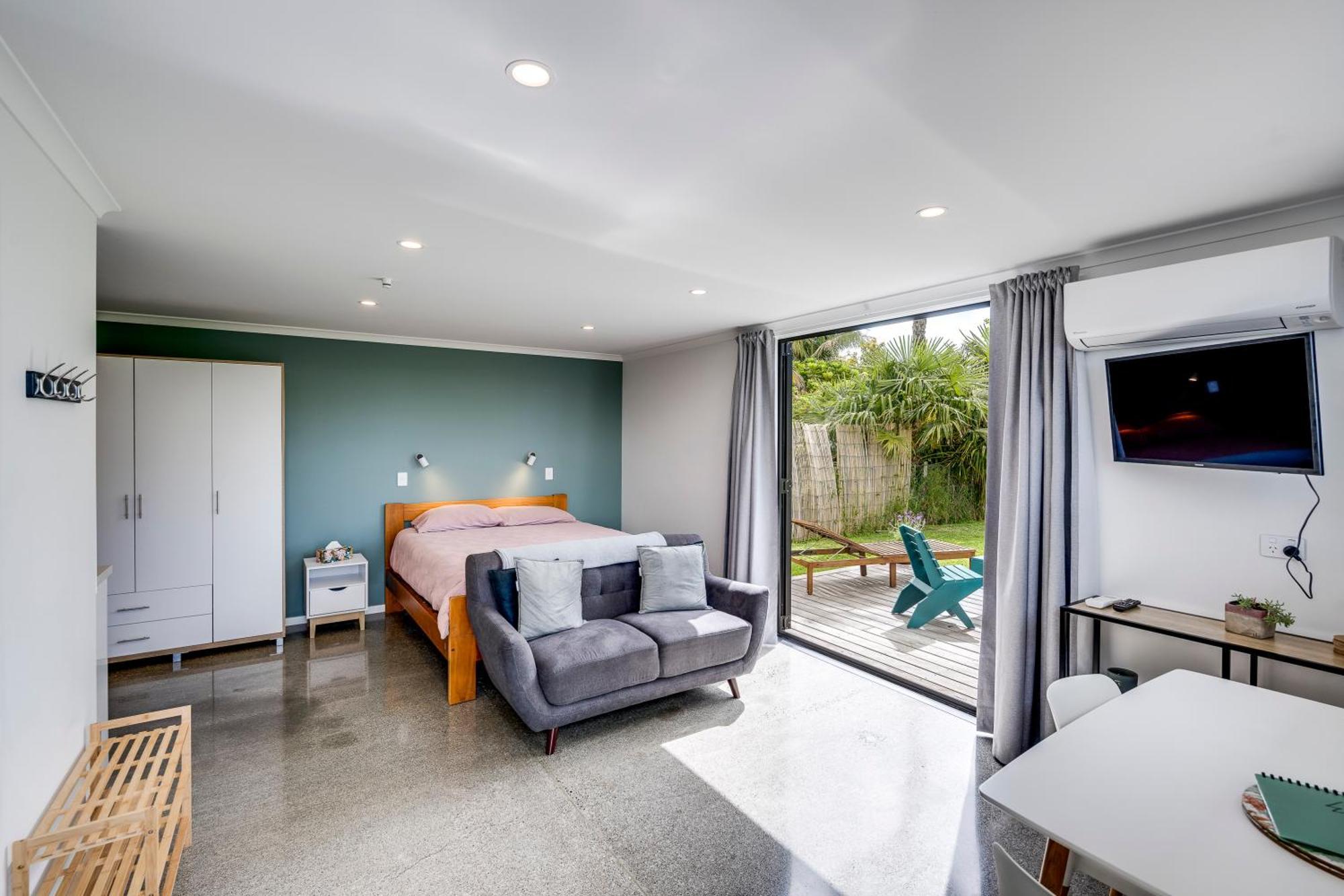 Modern Studio Near Clive River Екстер'єр фото