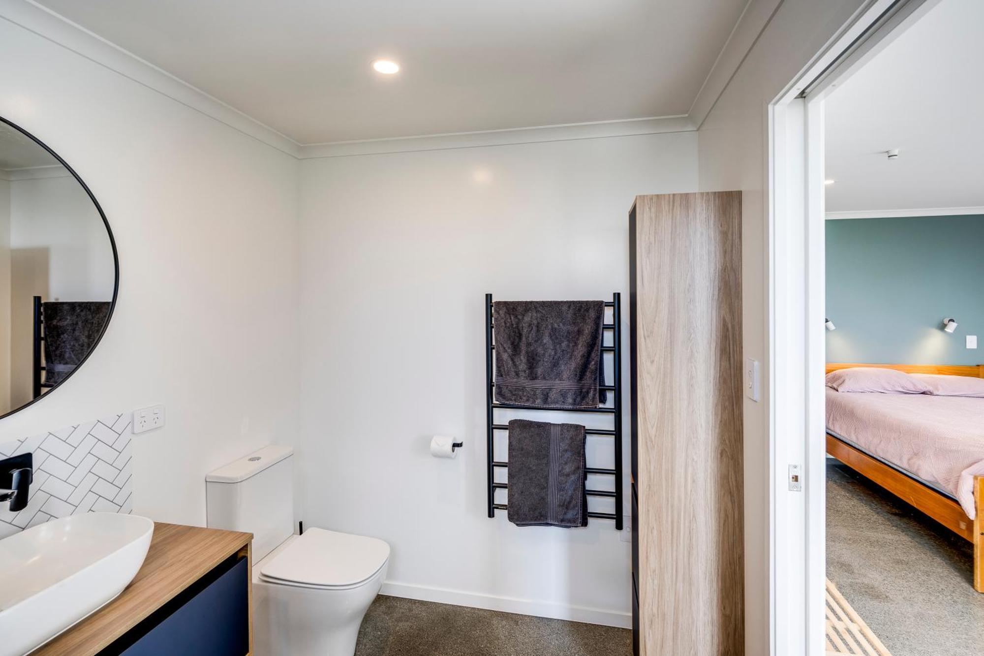 Modern Studio Near Clive River Екстер'єр фото