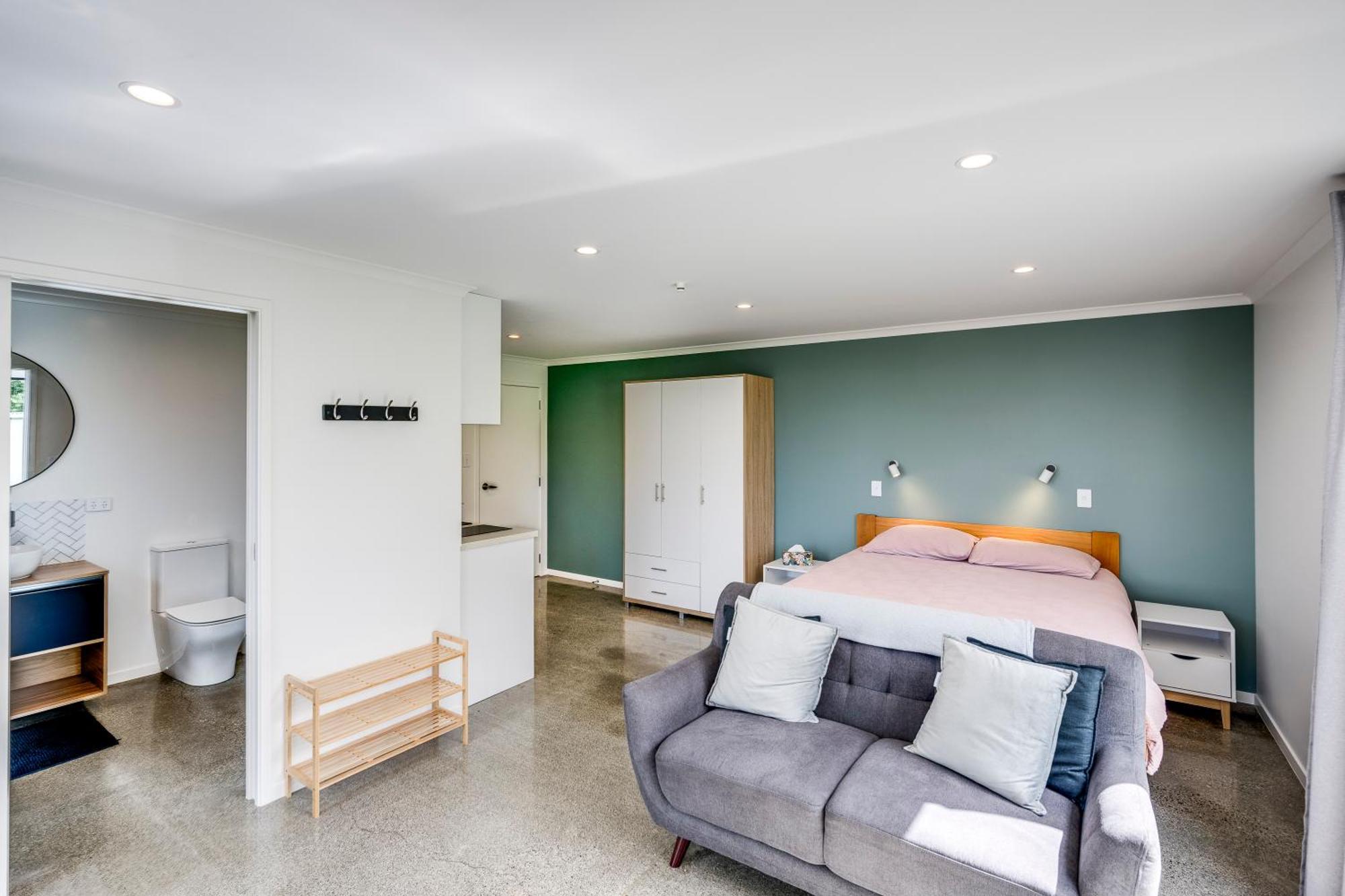 Modern Studio Near Clive River Екстер'єр фото